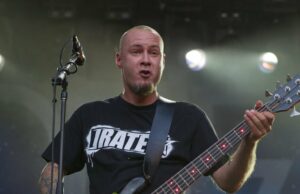 Esse foi Sam Rivers? O que aprender sobre o baixista do Limp Bizkit que faleceu aos 48 anos GettyImages-451708178 quem foi Sam Rivers Fred Durst