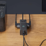 Baseus Power Strip Surge Protector 1200J conectado ao telefone