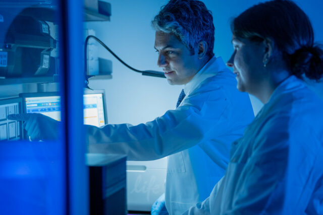 Estudo descobre que a vacina de mRNA COVID-19 estimula resposta imunológica para combater o câncer