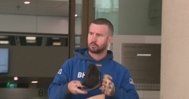 'Eu amo a Austrália': acusado de saudação nazista enfrenta tribunal 'Eu amo a Austrália': acusado de saudação nazista enfrenta tribunal