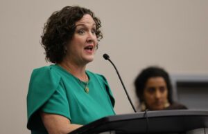 ‘Eu não quero tudo isso na câmera’, afirma Katie Concierge, candidata a governador, em reunião irritada 'Eu não quero tudo isso na câmera', afirma Katie Concierge, candidata a governador, em reunião irritada