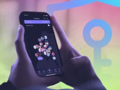 Você realmente precisa de uma VPN para o seu telefone? Uma ilustração fotográfica do ícone do Proton VPN com várias peças de quebra-cabeça rosa no fundo.