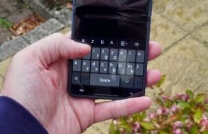 Eu tentei um tcha de chave de 16 teclas de 16 teclas, e isso me fez reavaliar o telefone O teclado Qwerty Mini com o teclado Google Gboard