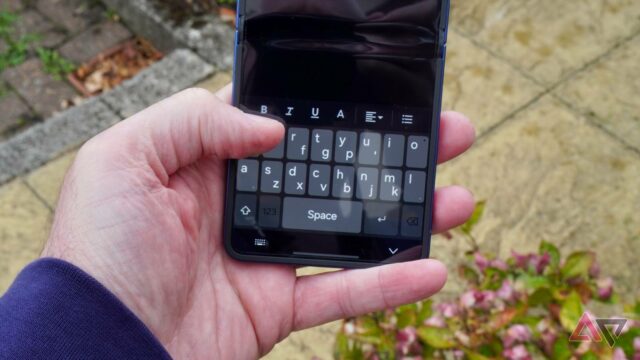 O teclado Qwerty Mini com o teclado Google Gboard