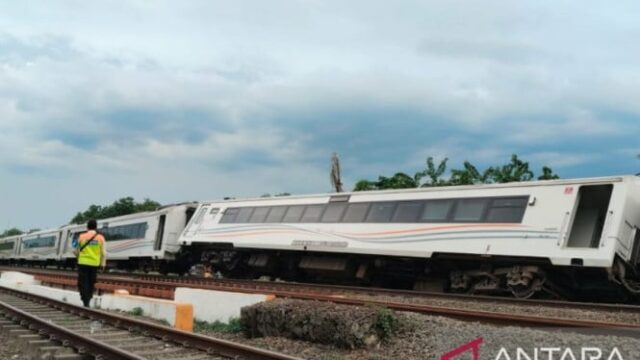 Evacuação do trem Purwojaya concluída, mas 9 viagens ainda canceladas, Evacuação do trem Purwojaya concluída, mas 9 viagens ainda canceladas, observe os detalhes