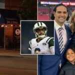 Mark Sanchez #6 do New York Jets se aquece antes do início do jogo de pré-temporada contra o Detroit Lions.