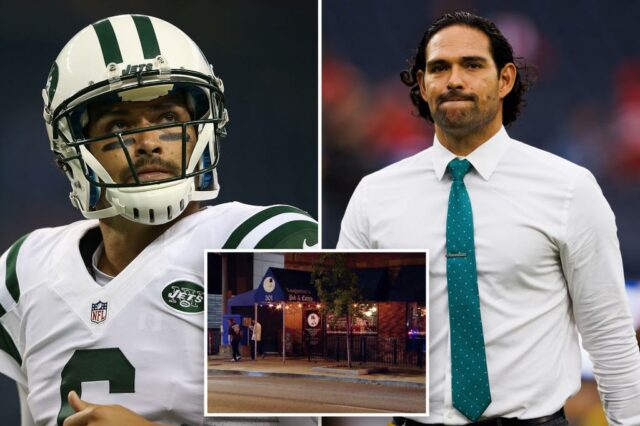 O ex -quarterback da NFL Mark Sanchez em campo.