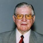 Exame mais antigo, jogador de críquete Neil Harvey transforma 97