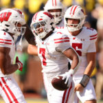 Exatamente como aproveitar Iowa em Wisconsin: transmissão ao vivo de futebol universitário da NCAA, rede de televisão