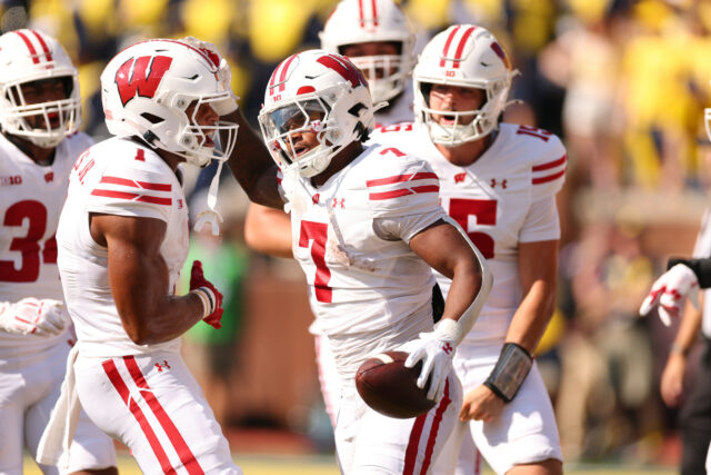 Exatamente como aproveitar Iowa em Wisconsin: transmissão ao vivo de futebol universitário da NCAA, rede de televisão 

