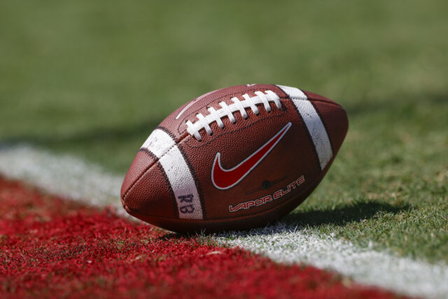 Exatamente como ver Grove City vs Genebra: Futebol da Universidade NCAA, Rede de Televisão da NCAA, Rede de Televisão 

