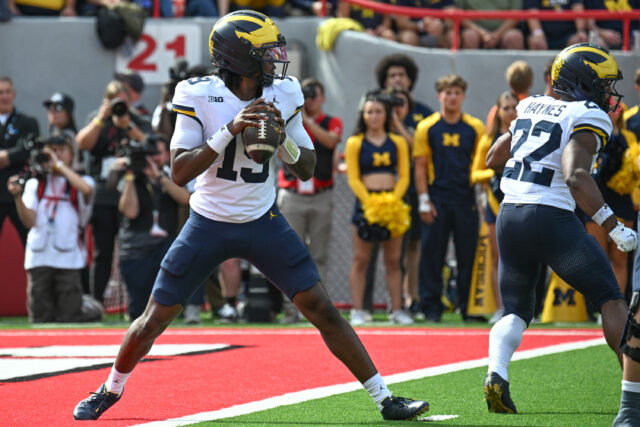 Exatamente como ver Wisconsin vs Michigan: Futebol da Universidade de transmissão ao vivo, rede de televisão 

