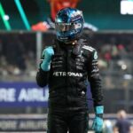 Fórmula 1 F1 - Grande Prêmio de Cingapura - Marina Bay Street Circuit, Cingapura - 4 de outubro de 2025 George Russell, da Mercedes, comemora depois de se classificar na posição de pólo Reuters/Athit perawongmetha