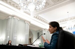 FTC elimina postagens do blog da era Lina Khan sobre ameaças de IA e recursos abertos Lina Khan, nominee for Commissioner of the Federal Trade Commission (FTC), speaks at a Senate Committee on Commerce, Science, and Transportation confirmation hearing on Capitol Hill on April 21, 2021 in Washington, DC.
