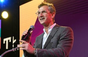 Fabricante Erik Feig lançará novo workshop com apoio de US$ 1 bilhão da Arábia Saudita e Japão Fabricante Erik Feig lançará novo workshop com apoio de US$ 1 bilhão da Arábia Saudita e Japão