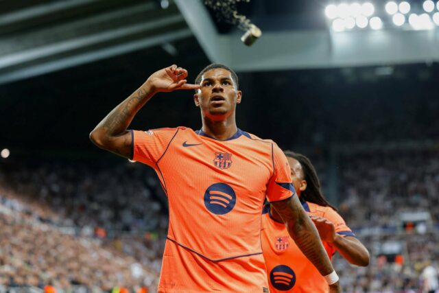 Marcus Rashford comemora a pontuação para Barcelona vs Newcastle United na Liga dos Campeões