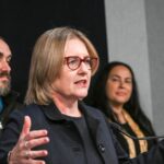 A legislação do tratado será apresentada ao parlamento estadual na terça-feira. A Premier Jacinta Allan e a Ministra dos Assuntos Aborígenes Natalie Hutchins com os co-presidentes da Primeira Assembleia dos Povos, Ngarra Murray e Rueben Berg, numa conferência de imprensa para falar sobre a legislação.