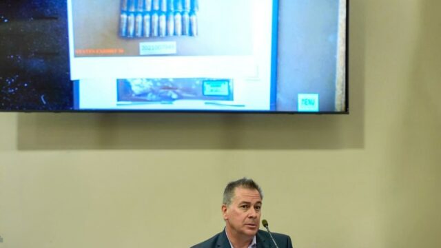 Fornecedor de armas 'Rust' processa Alec Baldwin: 'Eu fui o bode expiatório'
