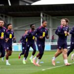 O treinamento de homens da Inglaterra com Shea Lacey envolvido.