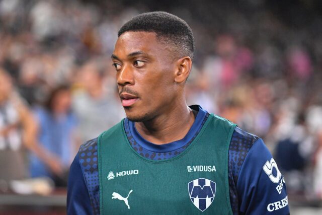 Anthony Martial driblando para o Monterrey