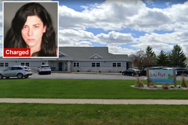 Funcionária 'frustrada' da creche de Wisconsin supostamente quebrou o braço Ashley Karschnick, 32, foi presa e acusada de abuso físico de uma criança pela agressão hedionda na creche Lily Pad em Fond du Lac em 13 de outubro.
