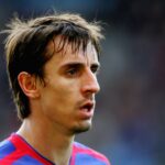 Gary Neville iniciou um famoso costume de jogo do Manchester United em 2005