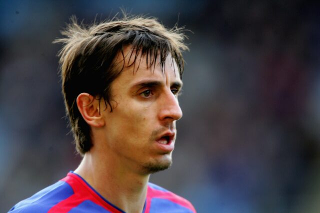 Gary Neville iniciou um famoso costume de jogo do Manchester United em 2005 

