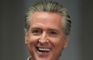 Gavin Newsom assina projeto de lei para construir burocracia de reparações Gavin Newsom assina projeto de lei para construir burocracia de reparações