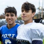 Gêmeos de Port Washington se exibindo em campos de futebol e lacrosse