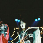 Gene Simmons, Paul Stanley e Pearl Jam, ícone do beijo de luto, Ace Frehley