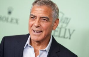 George Clooney: ‘Bari Weiss está desmontando as notícias da CBS enquanto falamos’ George Clooney se recusou a aumentar seus filhos em Hollywood devido ao fato de que 'eles nunca iriam obter um raio justo na vida' 'mudou-se para um rancho na França, onde' eles não fornecem uma popularidade 'a respeito de'