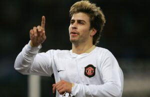 Gerard Pique afirma que aprendeu muito com um jogador durante sua passagem pelo Manchester United Gerard Piqué comemorando com Cristiano Ronaldo contra o Bolton