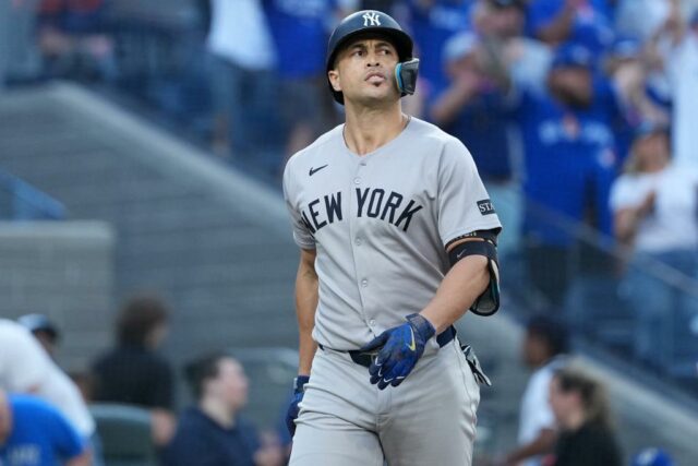O New York Yankees designou o rebatedor Giancarlo Stanton reage depois de atacar.
