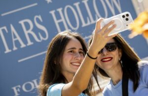 ‘Gilmore Girls’ aos 25 anos: com responde a Stars Hollow, seguidores agrupam um entretenimento de um programa precioso 'Gilmore Girls' aos 25 anos: com responde a Stars Hollow, seguidores agrupam um entretenimento de um programa precioso