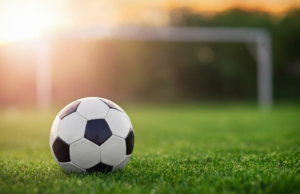 Grupo de futebol feminino sub-17 obtém benefício de Rs 22L Grupo de futebol feminino sub-17 obtém benefício de Rs 22L