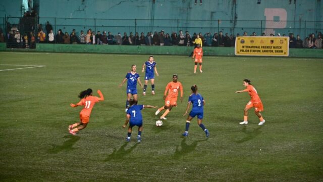 Grupo de mulheres indianas transfere para o Nepal multas em Grupo de mulheres indianas transfere para o Nepal multas em processo de evento