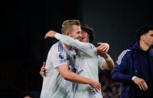 Matthijs de Ligt remove Virgil van Dijk enquanto a celebridade do Guy United controla a Premier Organization ícone de correio