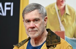 Gus Van Sant sobre seu filme de retorno ‘Dead Male’s Cable’, os filmes não intencionais que ele fez e por que ele ainda pensa constantemente no metrô de River Phoenix Gus Van Sant sobre seu filme de retorno 'Dead Male's Cable', os filmes não intencionais que ele fez e por que ele ainda pensa constantemente no metrô de River Phoenix