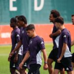 Bendito Mantato, Shea Lacey, do Manchester United, em ação durante uma sessão de treinamento de primeira equipe no Training Charn em 10 de julho de 2025