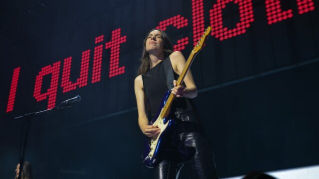 Haim traz o passeio panorâmico 'I Stop' para Santa Bárbara com um programa intenso que parece tudo, menos rendido: avaliação do show 

