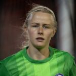 Hannah Hampton perderá o jogo da Inglaterra contra o Brasil devido a uma lesão nas articulações