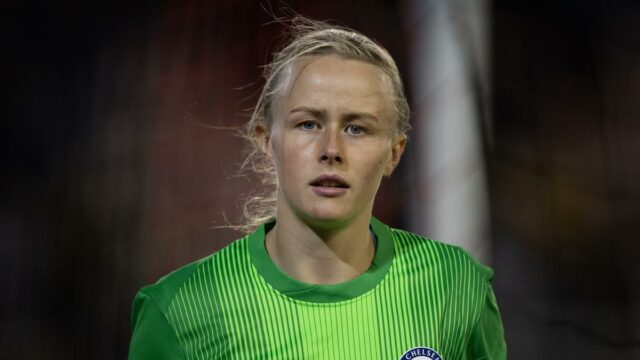 Hannah Hampton perderá o jogo da Inglaterra contra o Brasil devido a uma lesão nas articulações 

