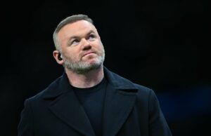 Harry Kane escolhe Wayne Rooney em vez de manifestantes épicos, consistindo de 2 vencedores do Globe Mug ícone de correio