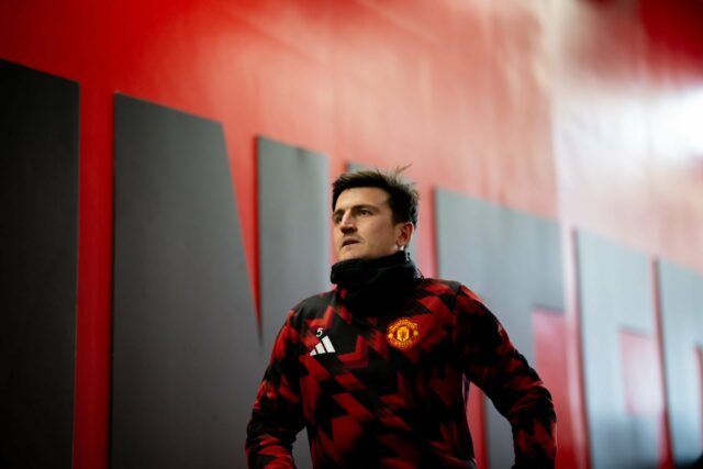 Harry Maguire e Bruno Fernandes após o Manchester United vencer o Sunderland