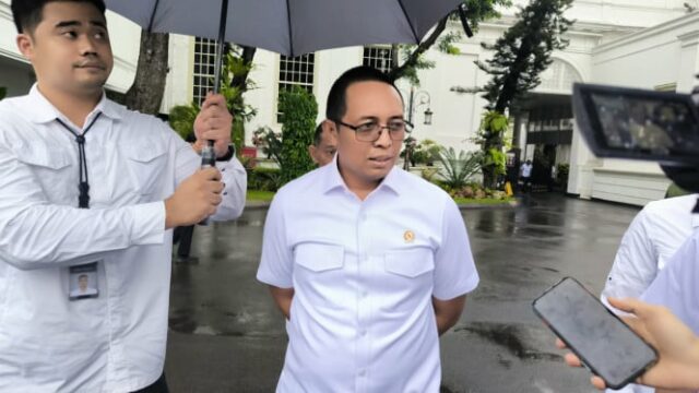 Hasan Nasbi foi criticado por internautas após criticar o Ministro Hasan Nasbi foi criticado por internautas após criticar o Ministro das Finanças Purbaya: Mas foi criticado por querer ser fechado!