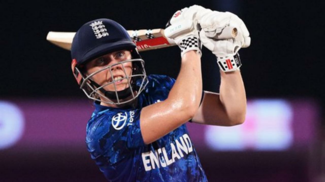 Heather Knight Beam com 79 invicto; Inglaterra vence por 4 arcos 

