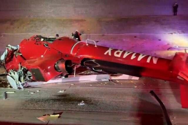 Helicóptero médico cai na estrada de Sacramento, deixando 3 feridos criticamente

