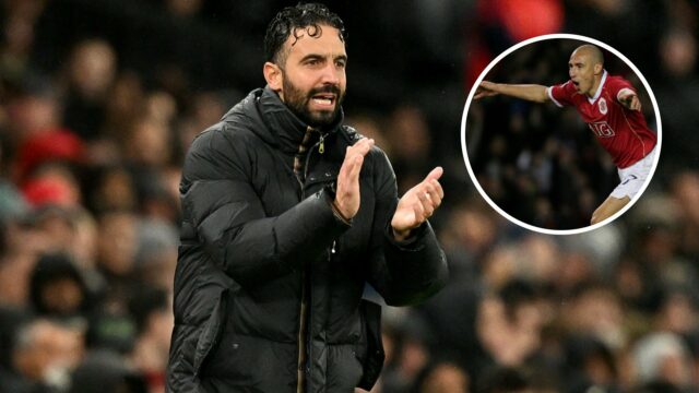 O técnico português do Manchester United, Ruben Amorim, grita instruções aos jogadores