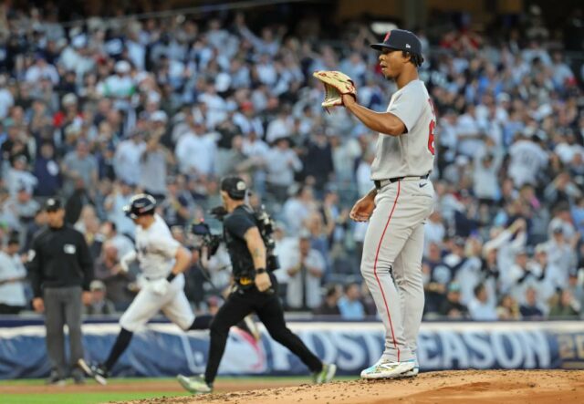 Brayan Bello no monte enquanto Ben Rice revira as bases.