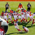 O chutador do New York Giants, Jude McAtamney (99), chuta um field goal contra o Denver Broncos.